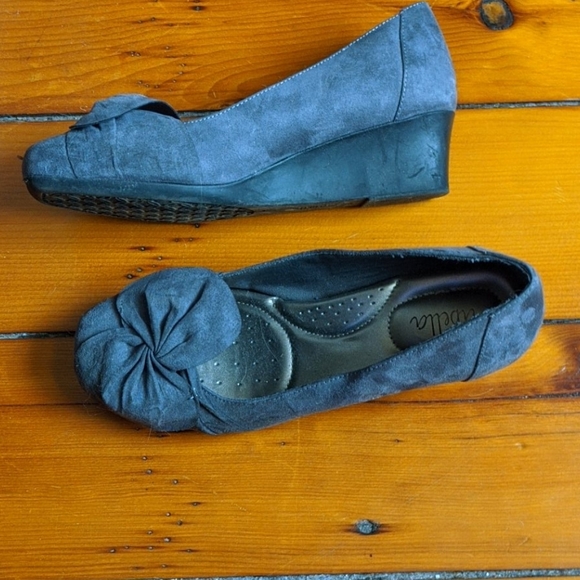 Abella grey wedge heels sz 7 - Picture 2 of 4